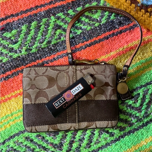 Vtg Y2K Coach Factory Signature Wristlet - Picture 9 of 9